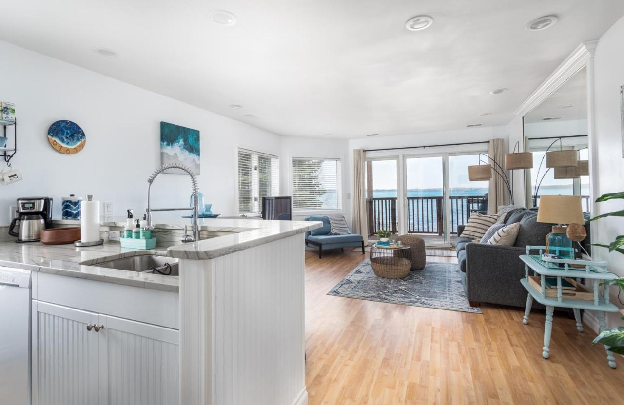 New Listing Beach Bliss 211! Stunning Bay View Травърс Сити Екстериор снимка