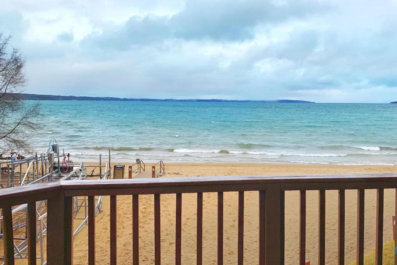 New Listing Beach Bliss 211! Stunning Bay View Травърс Сити Екстериор снимка