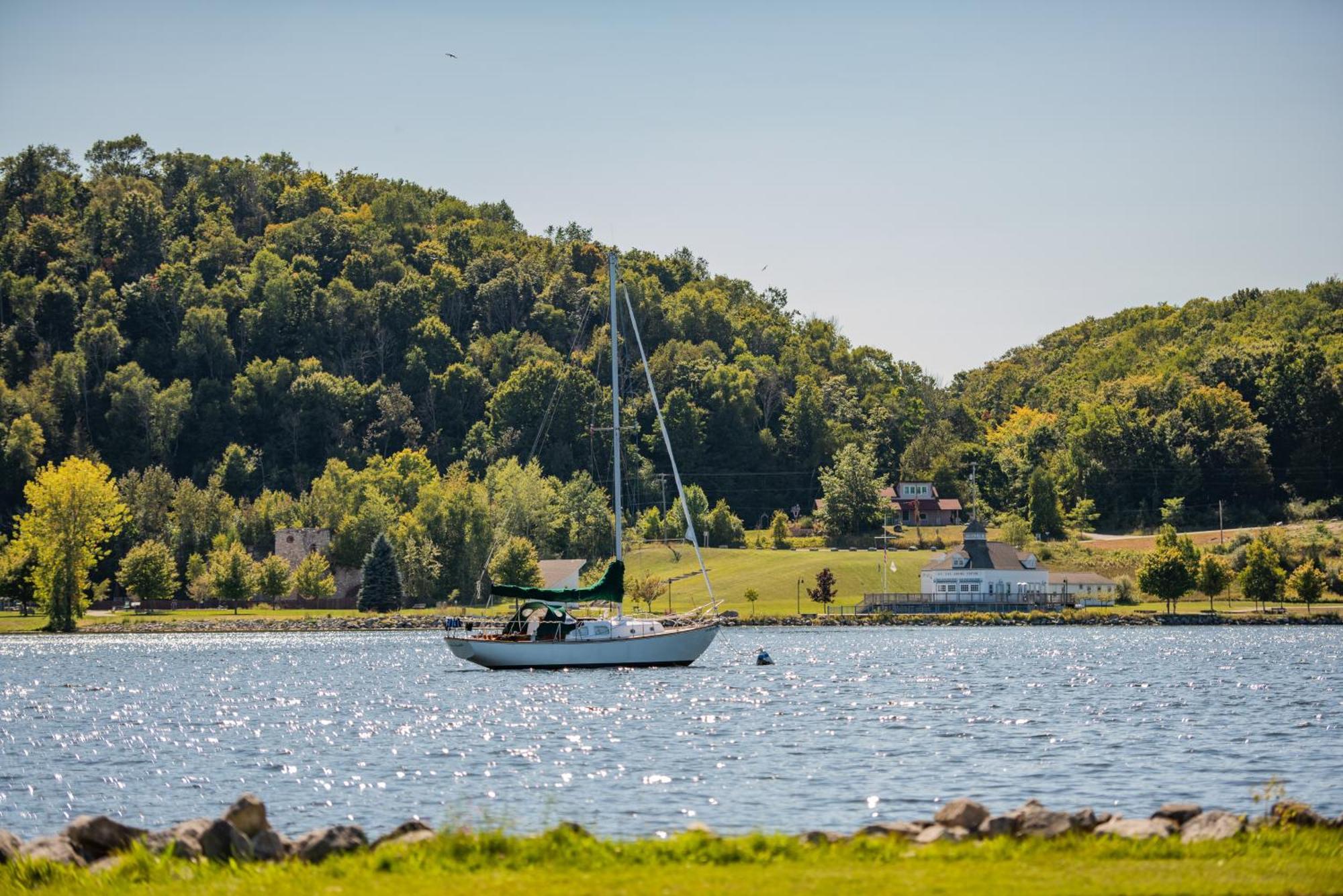 New Listing Beach Bliss 211! Stunning Bay View Травърс Сити Екстериор снимка